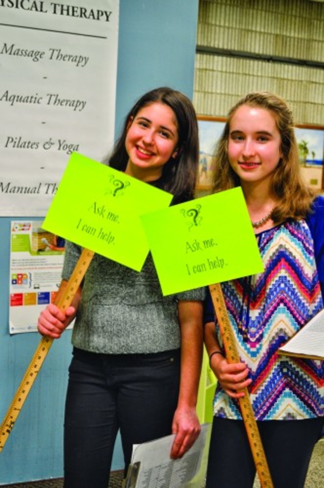 Dahlia Ardizzone, left, and Sarah Kadmon were some of the teens helping during the evening. /Fran Ostendorf